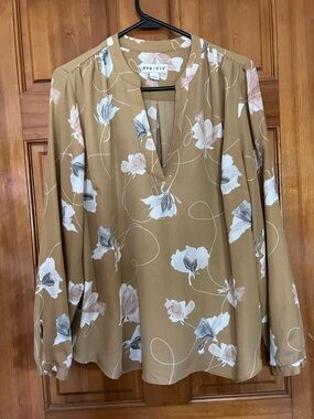 Ava & Viv Camel Floral V-Neck Long Sleeve Blouse